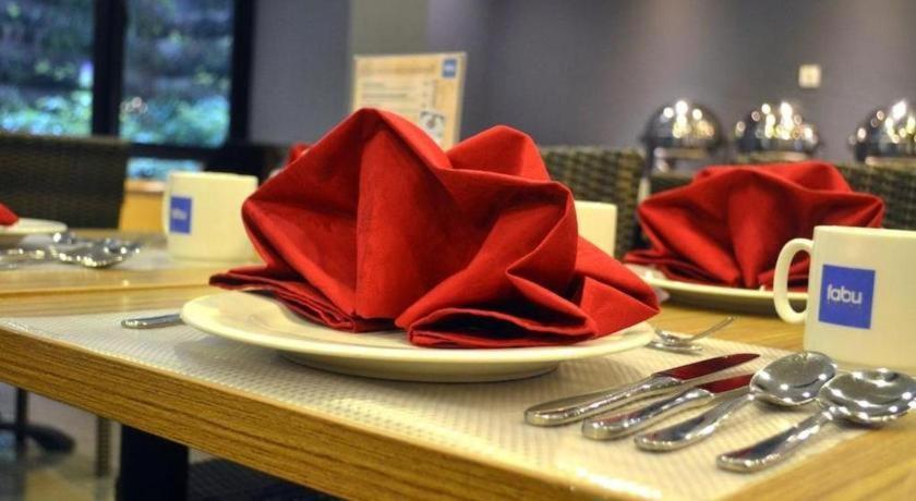 Indies Hotel בנדונג מראה חיצוני תמונה