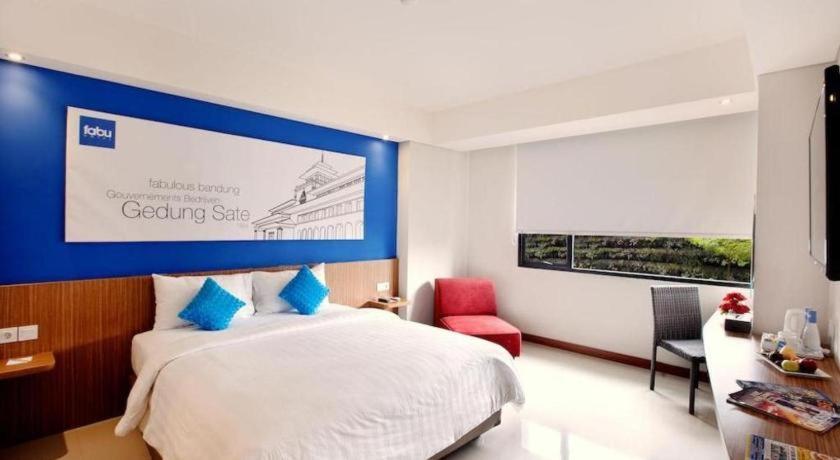 Indies Hotel בנדונג מראה חיצוני תמונה