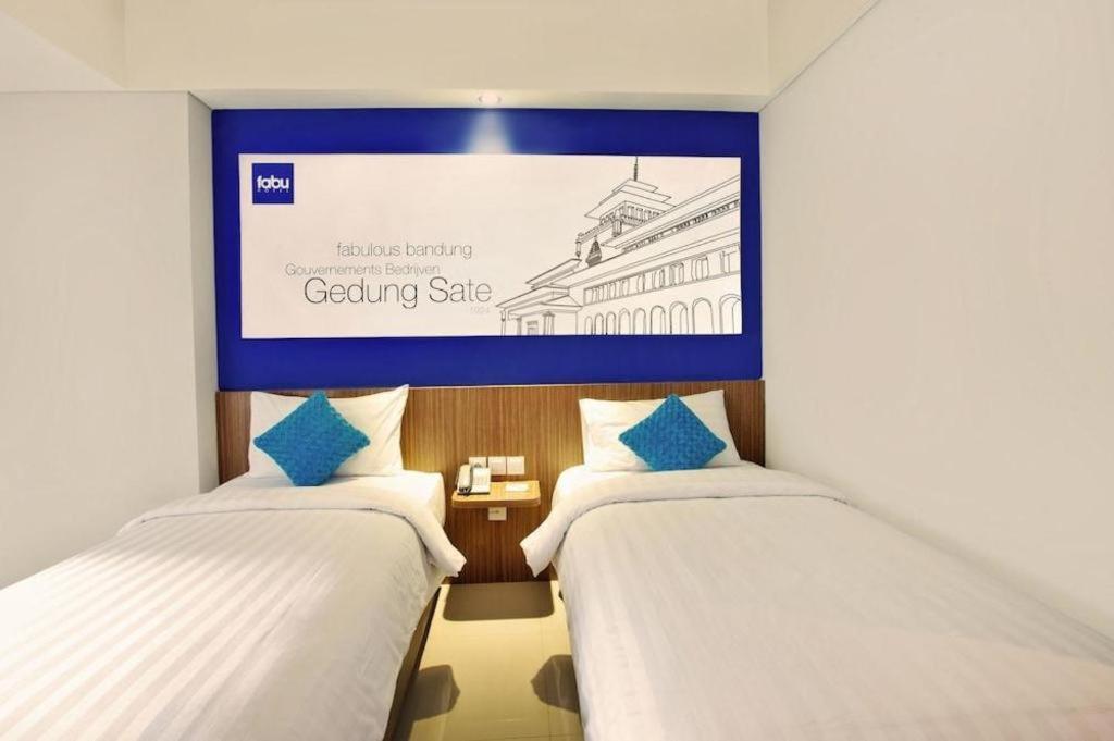 Indies Hotel בנדונג מראה חיצוני תמונה