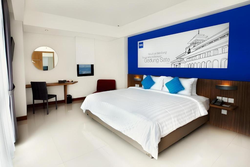 Indies Hotel בנדונג מראה חיצוני תמונה