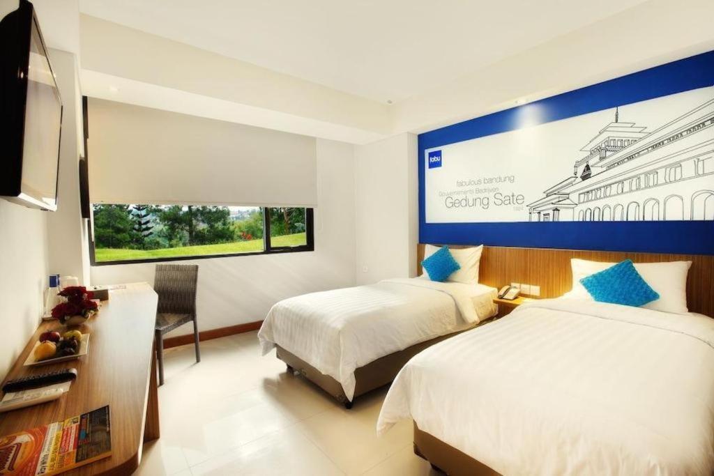 Indies Hotel בנדונג מראה חיצוני תמונה
