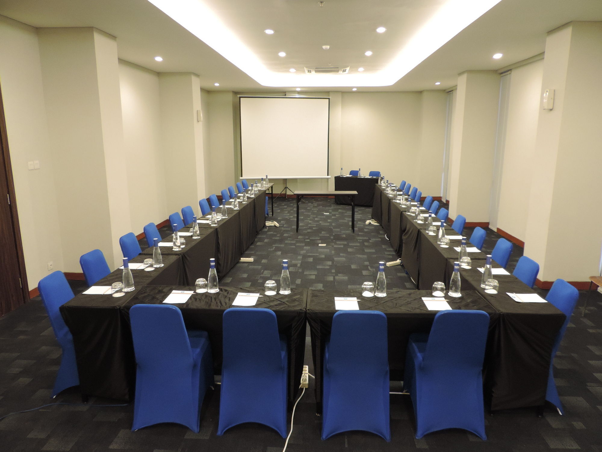 Indies Hotel בנדונג מראה חיצוני תמונה